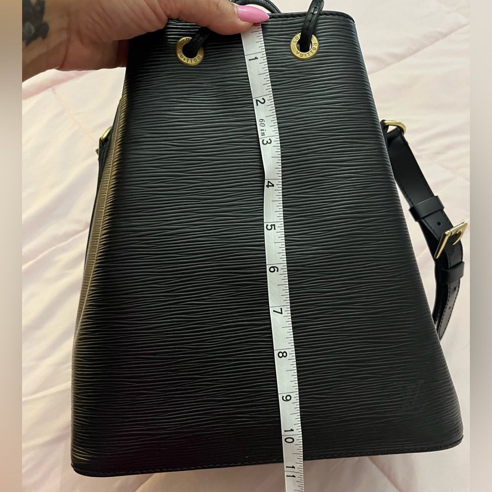Louis Vuitton Black Epi Leather Noé Bucket Shoulder Bag with Gold Hardware - Picture 13 of 15